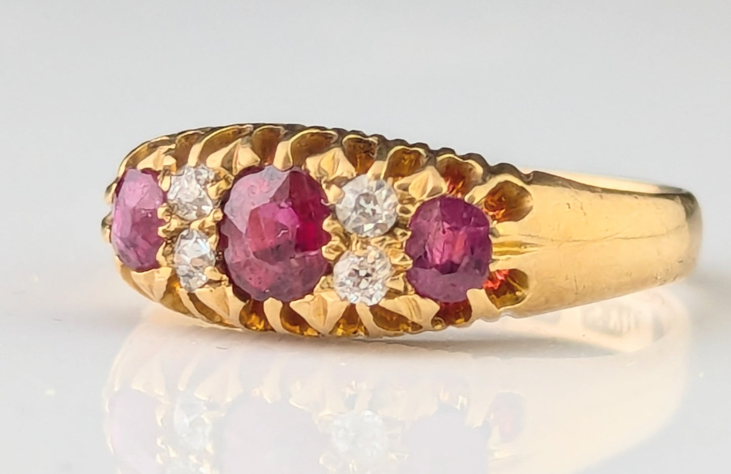 Antique Ruby and Diamond ring, 18ct yellow gold