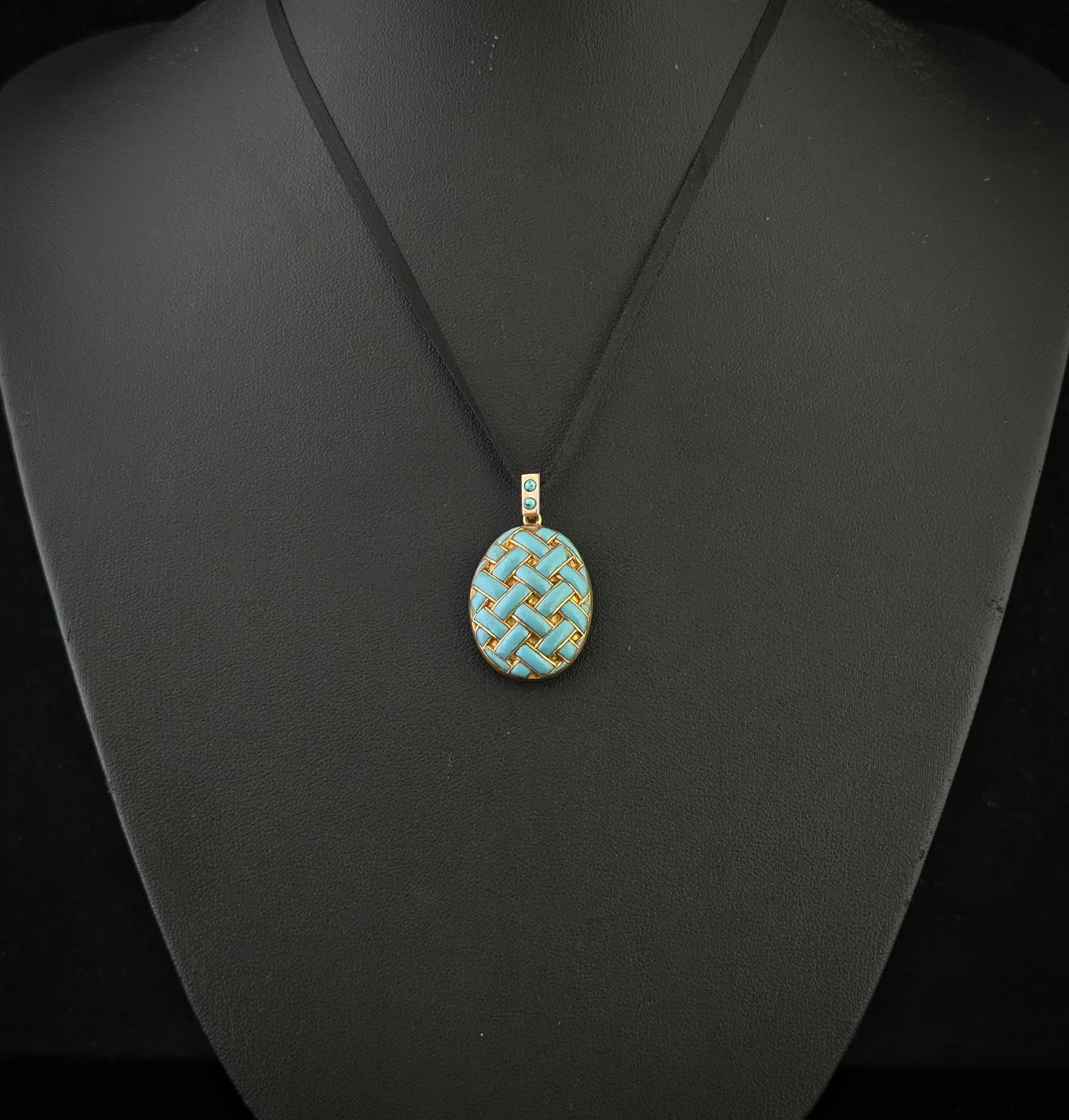 Antique 15ct gold and blue enamel locket, Portrait