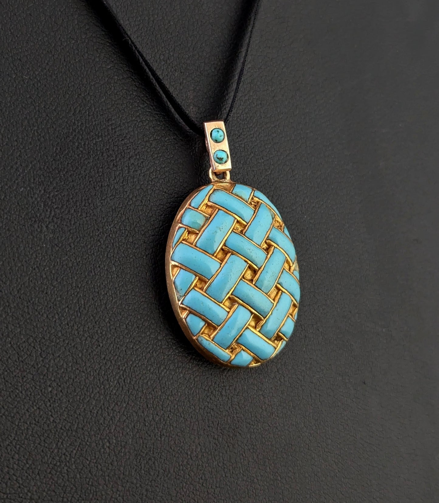 Antique 15ct gold and blue enamel locket, Portrait