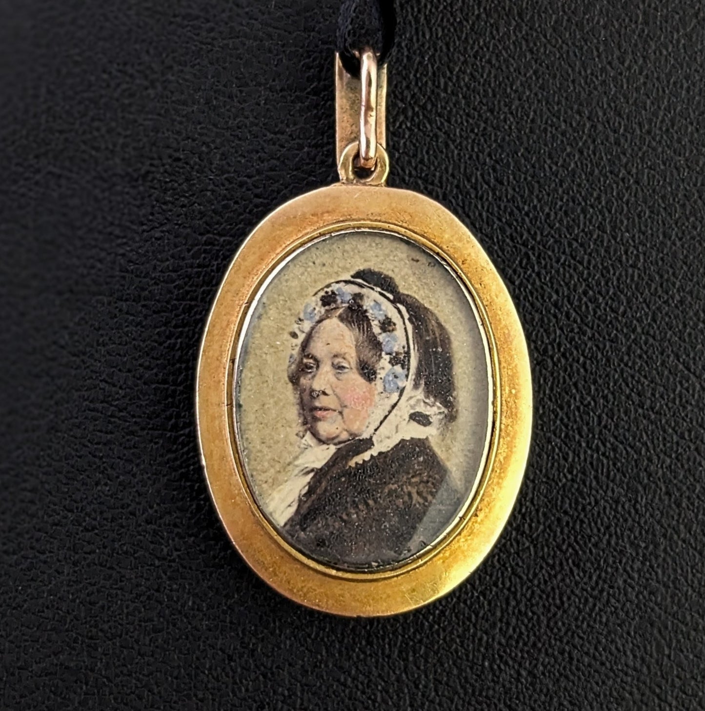 Antique 15ct gold and blue enamel locket, Portrait