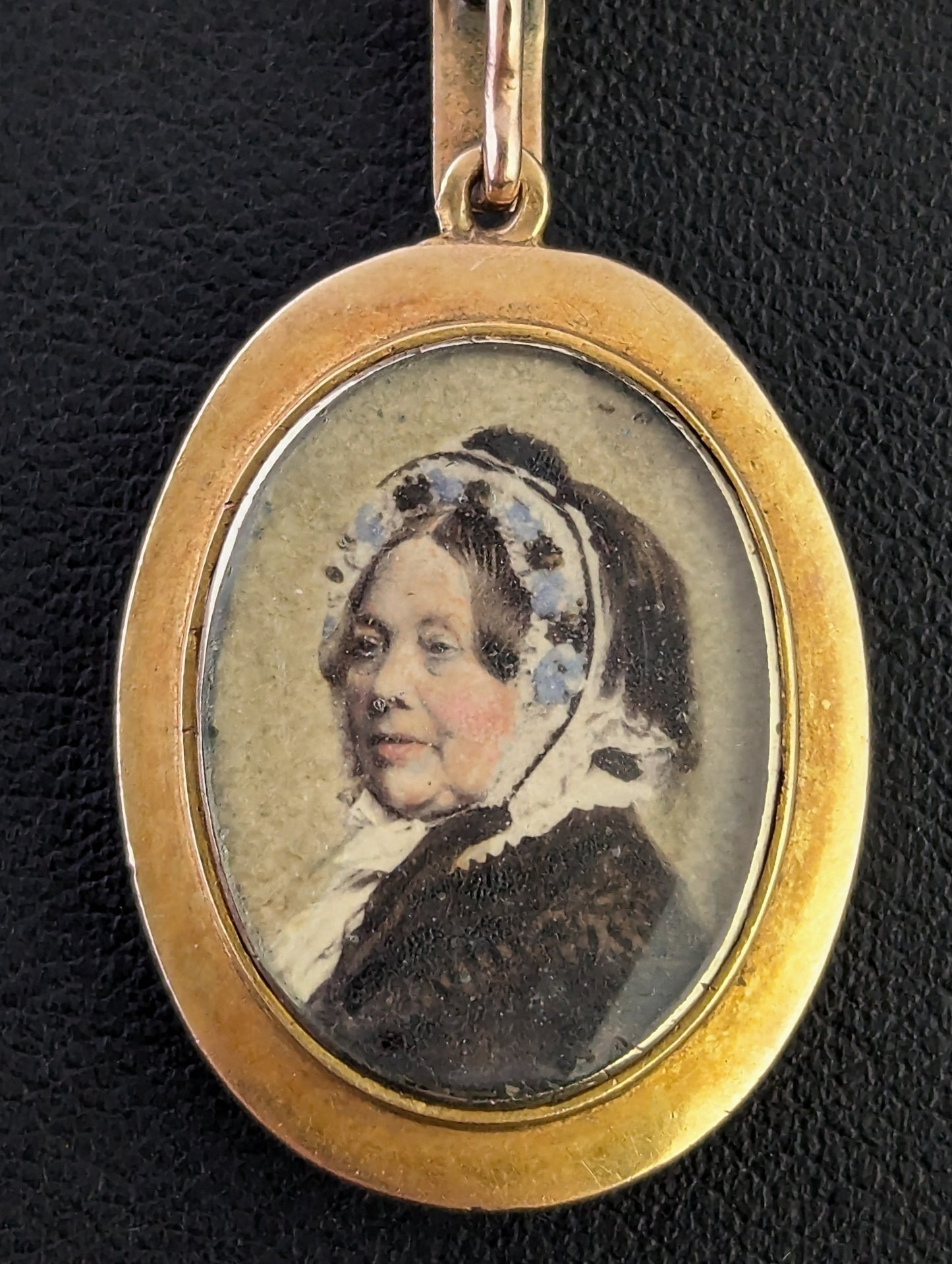 Antique 15ct gold and blue enamel locket, Portrait