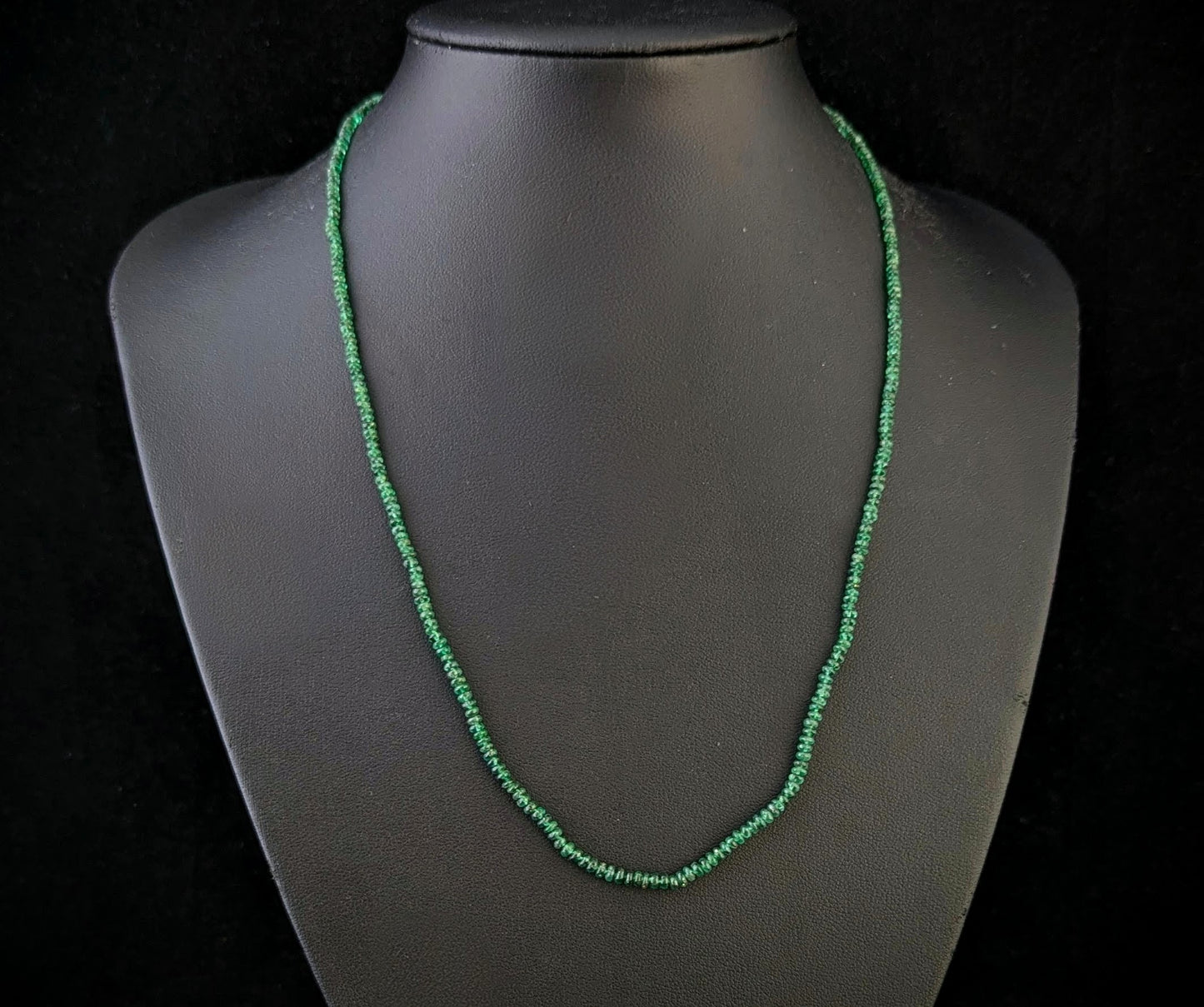 Vintage emerald bead necklace, 18ct yellow gold