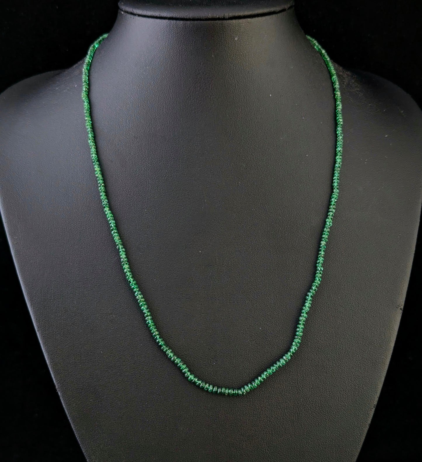 Vintage emerald bead necklace, 18ct yellow gold