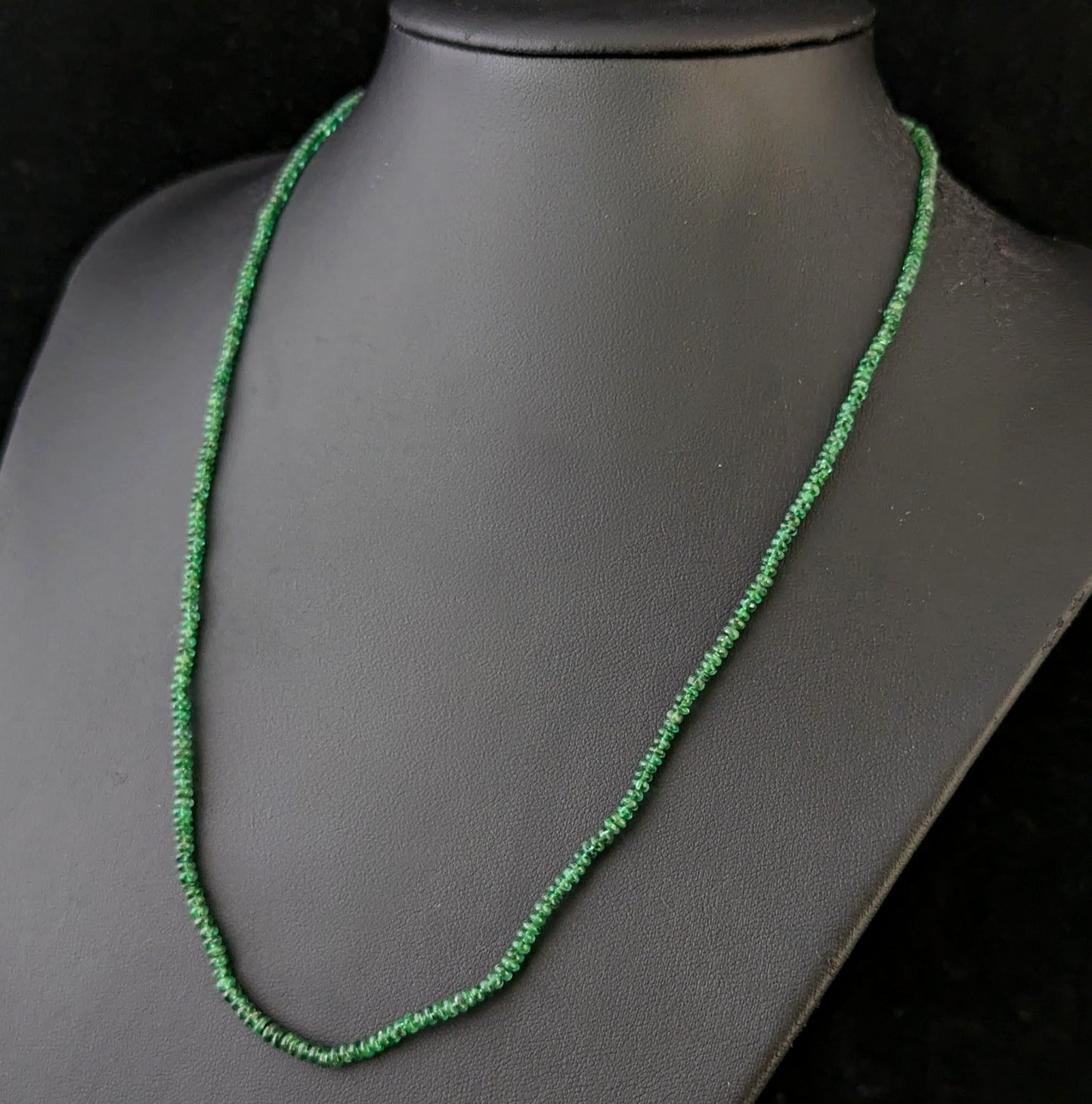 Vintage emerald bead necklace, 18ct yellow gold