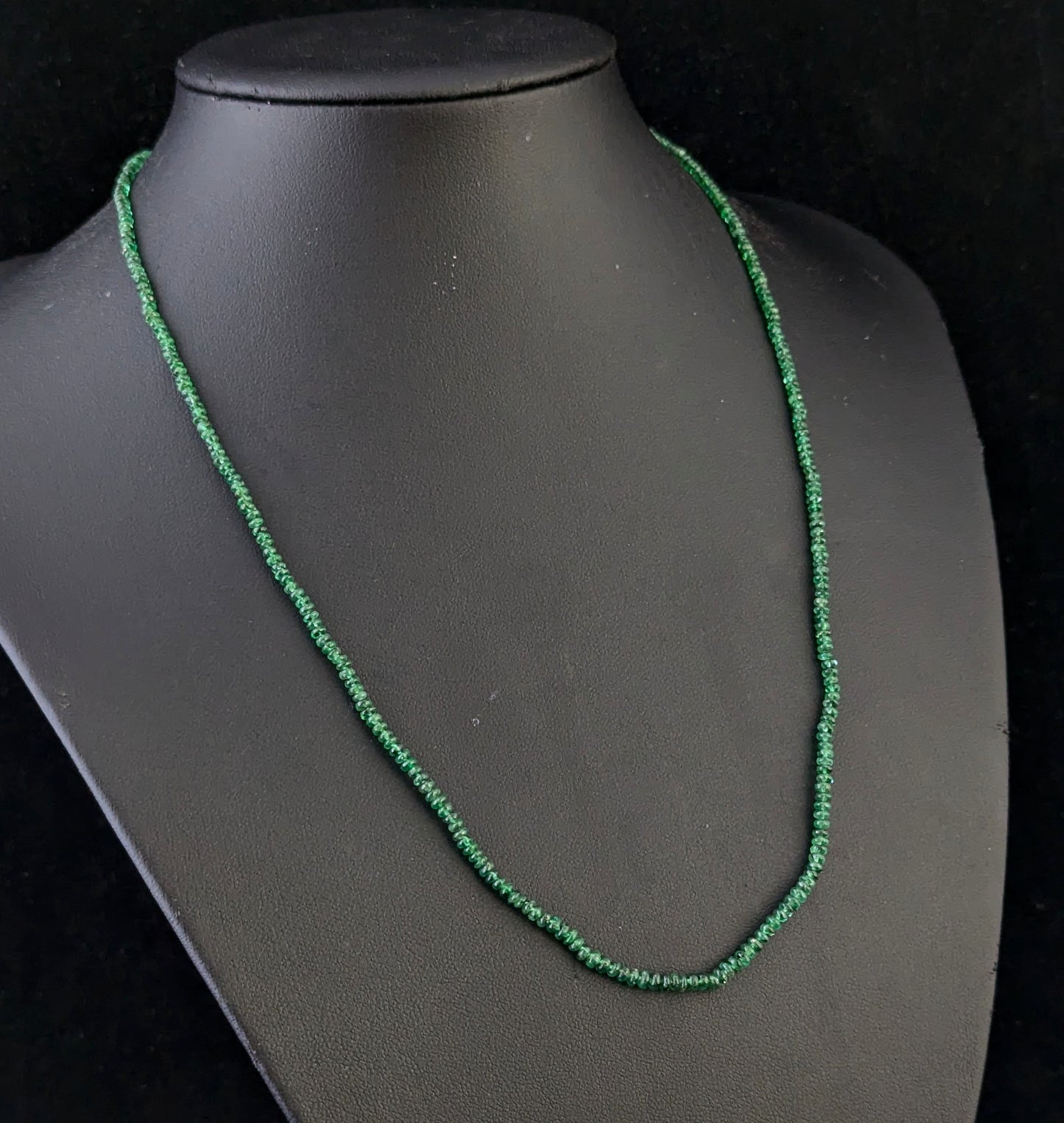 Vintage emerald bead necklace, 18ct yellow gold