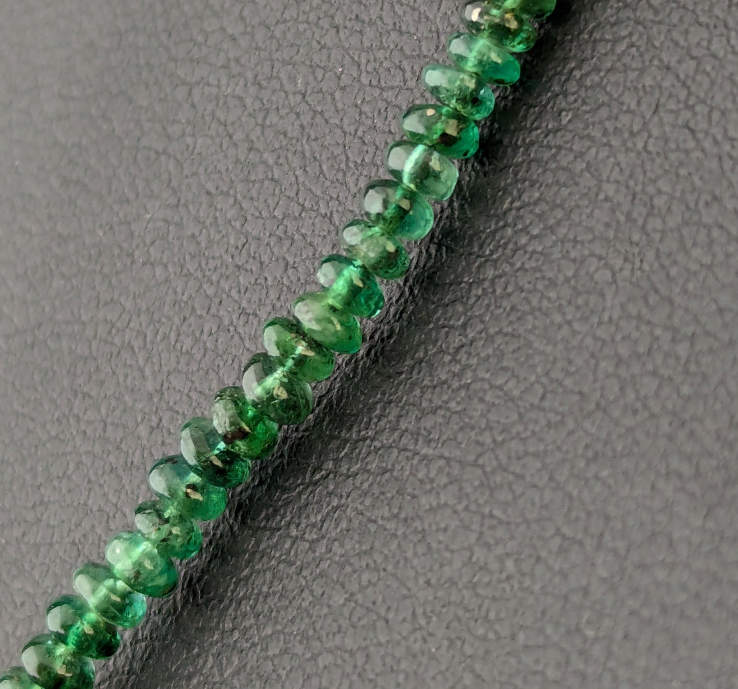 Vintage emerald bead necklace, 18ct yellow gold