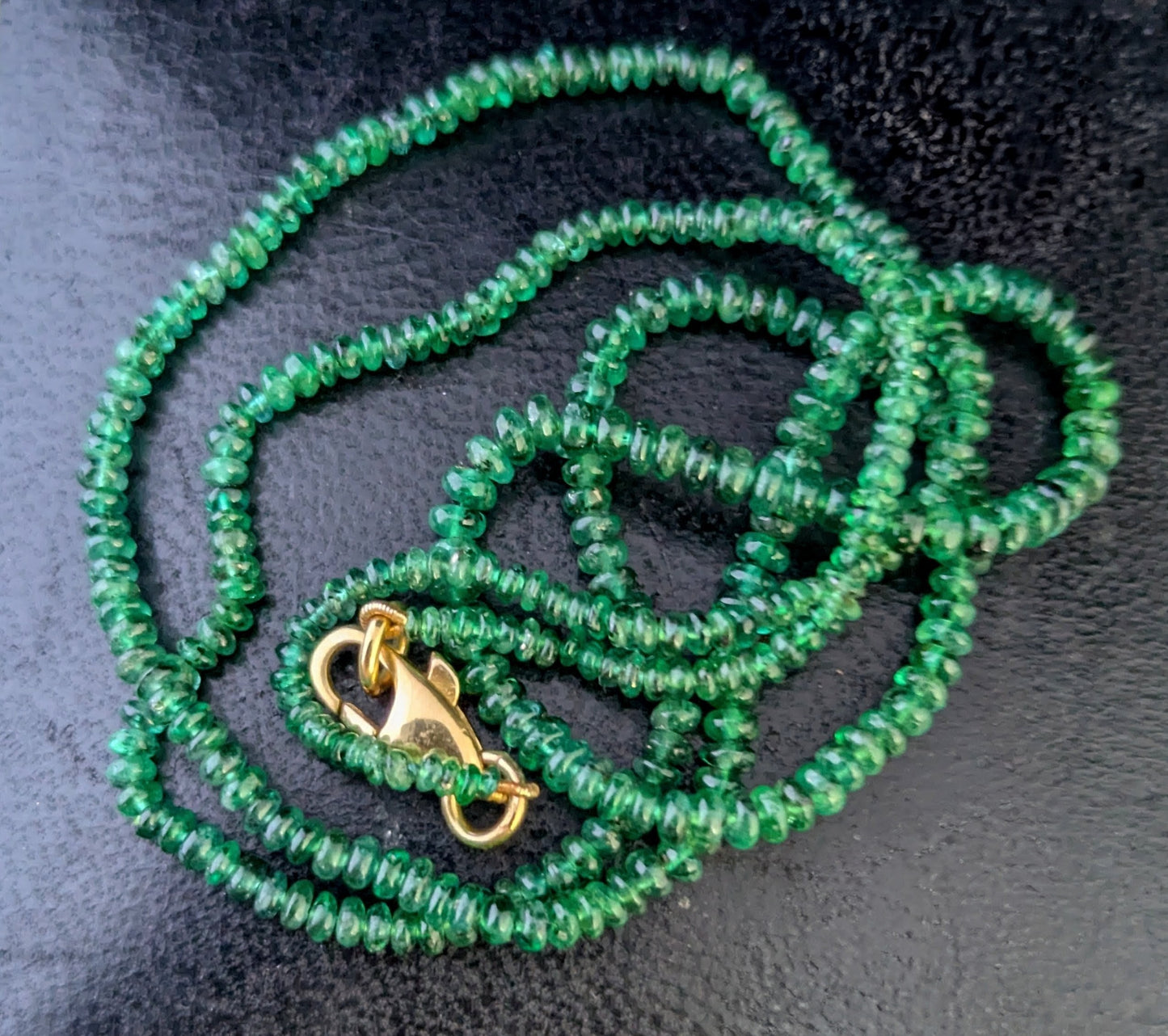 Vintage emerald bead necklace, 18ct yellow gold