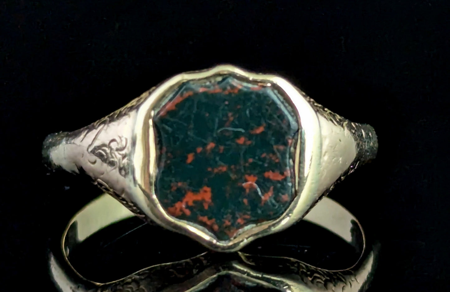 Antique Bloodstone signet ring, 9ct gold, Pinky ring