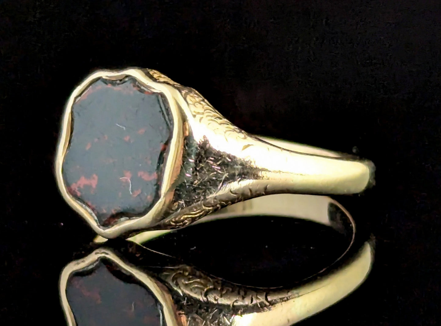 Antique Bloodstone signet ring, 9ct gold, Pinky ring