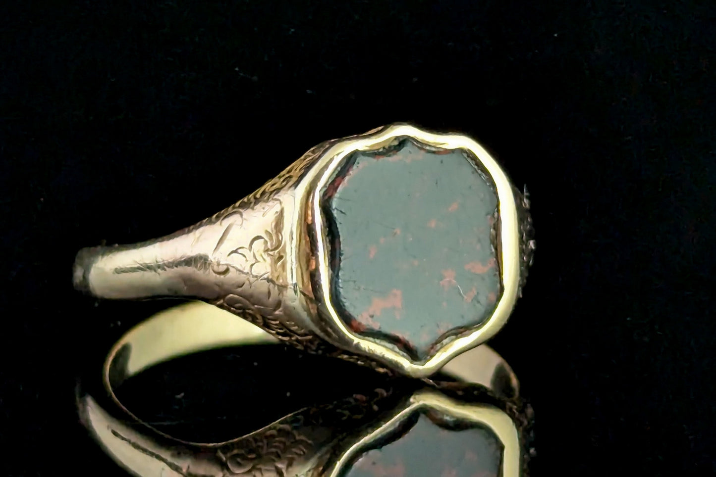 Antique Bloodstone signet ring, 9ct gold, Pinky ring