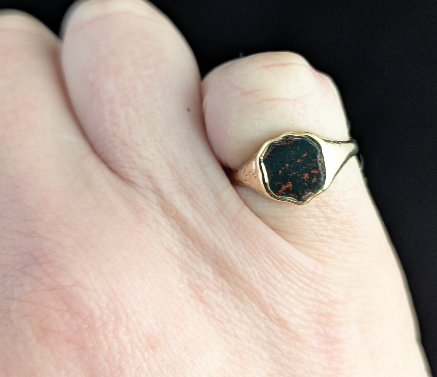 Antique Bloodstone signet ring, 9ct gold, Pinky ring