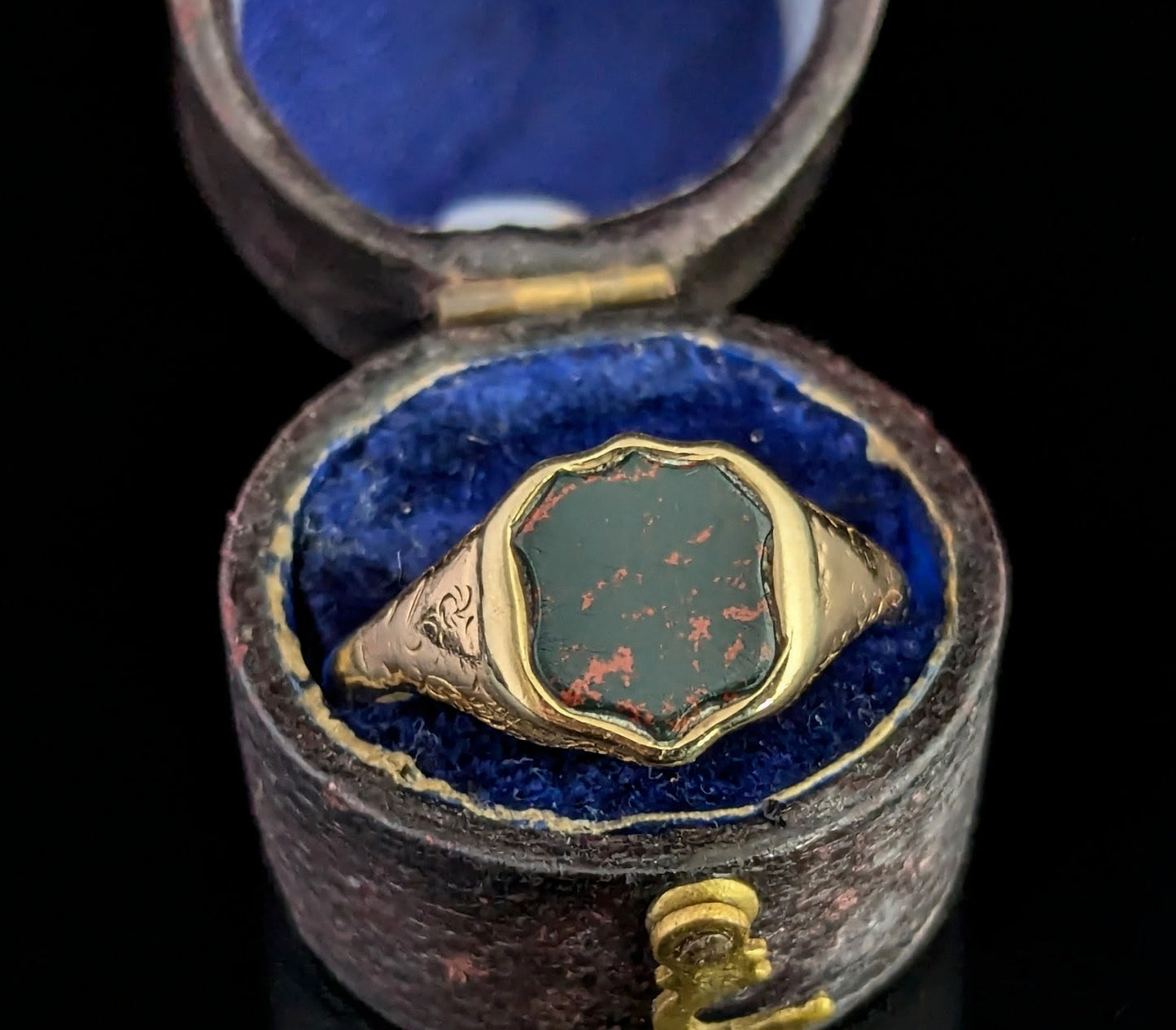 Antique Bloodstone signet ring, 9ct gold, Pinky ring