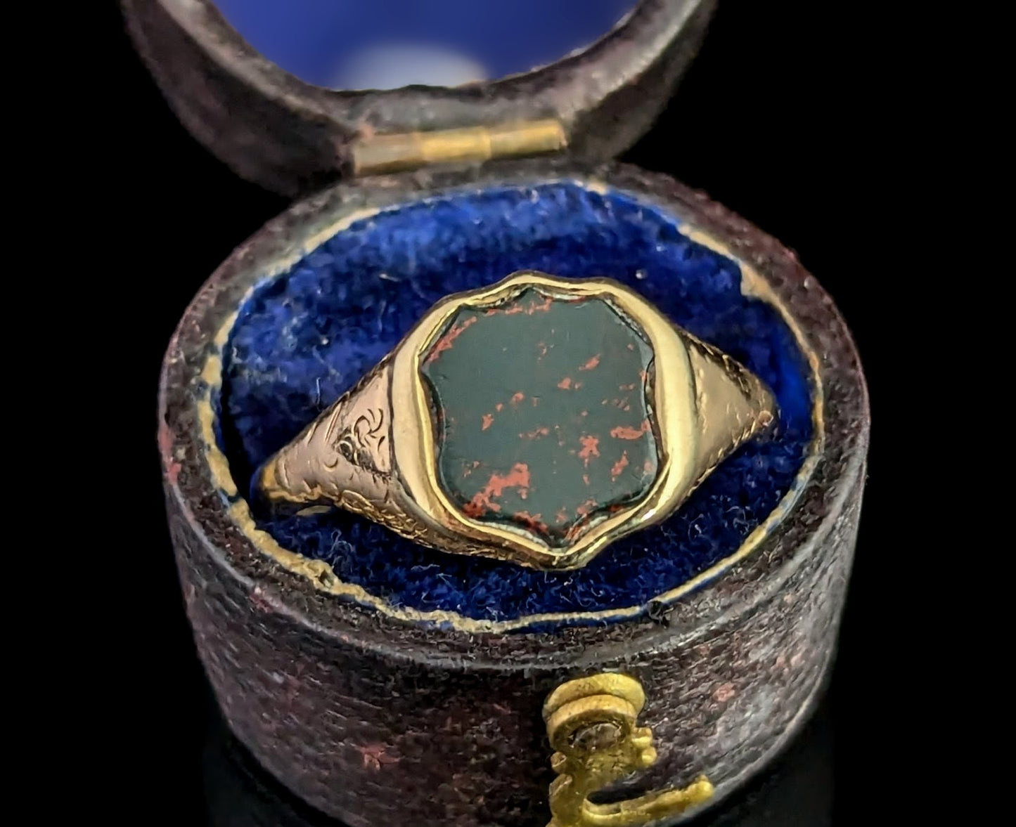 Antique Bloodstone signet ring, 9ct gold, Pinky ring