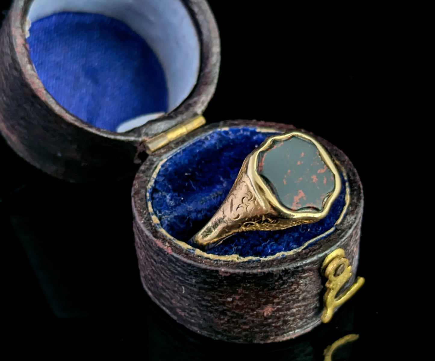 Antique Bloodstone signet ring, 9ct gold, Pinky ring