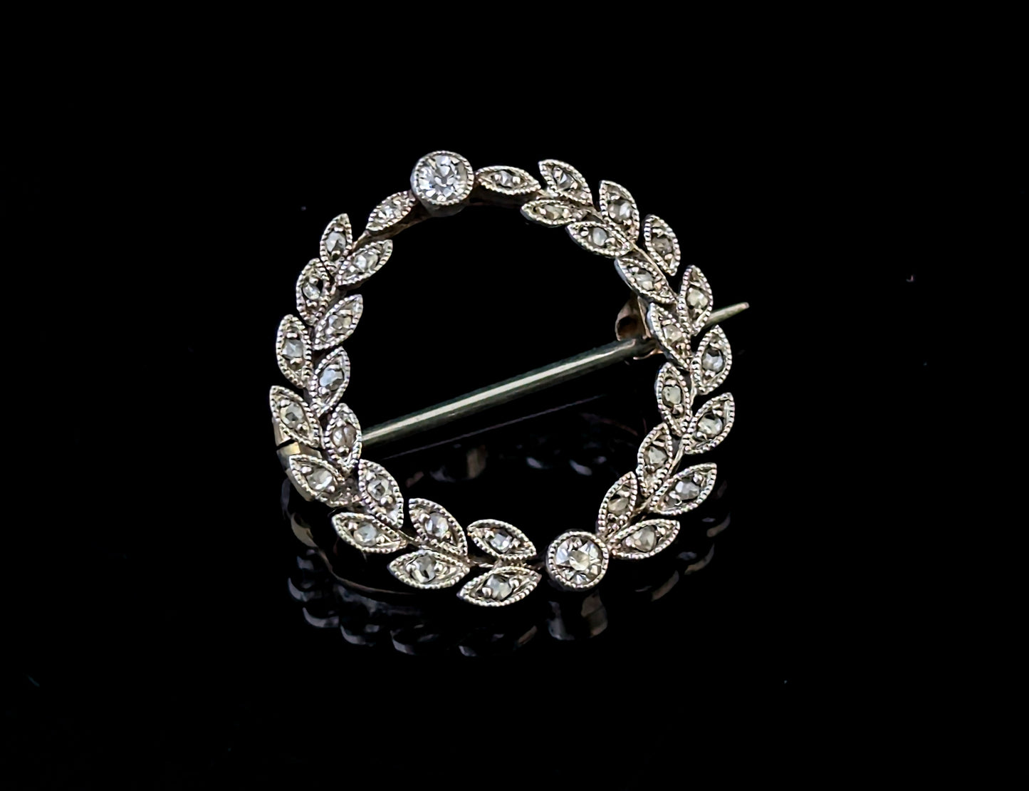 Antique diamond wreath brooch, 9ct gold and platinum