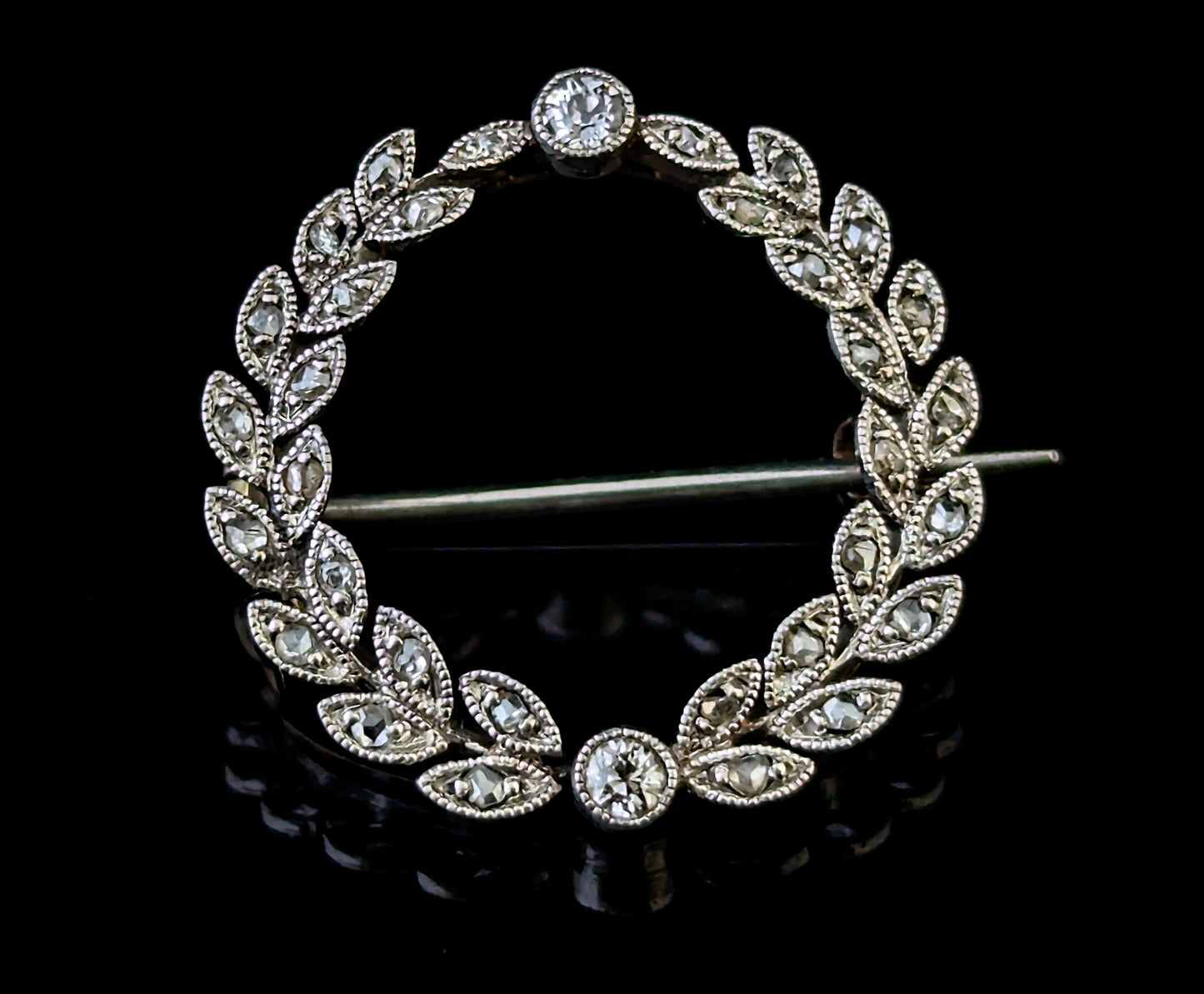 Antique diamond wreath brooch, 9ct gold and platinum