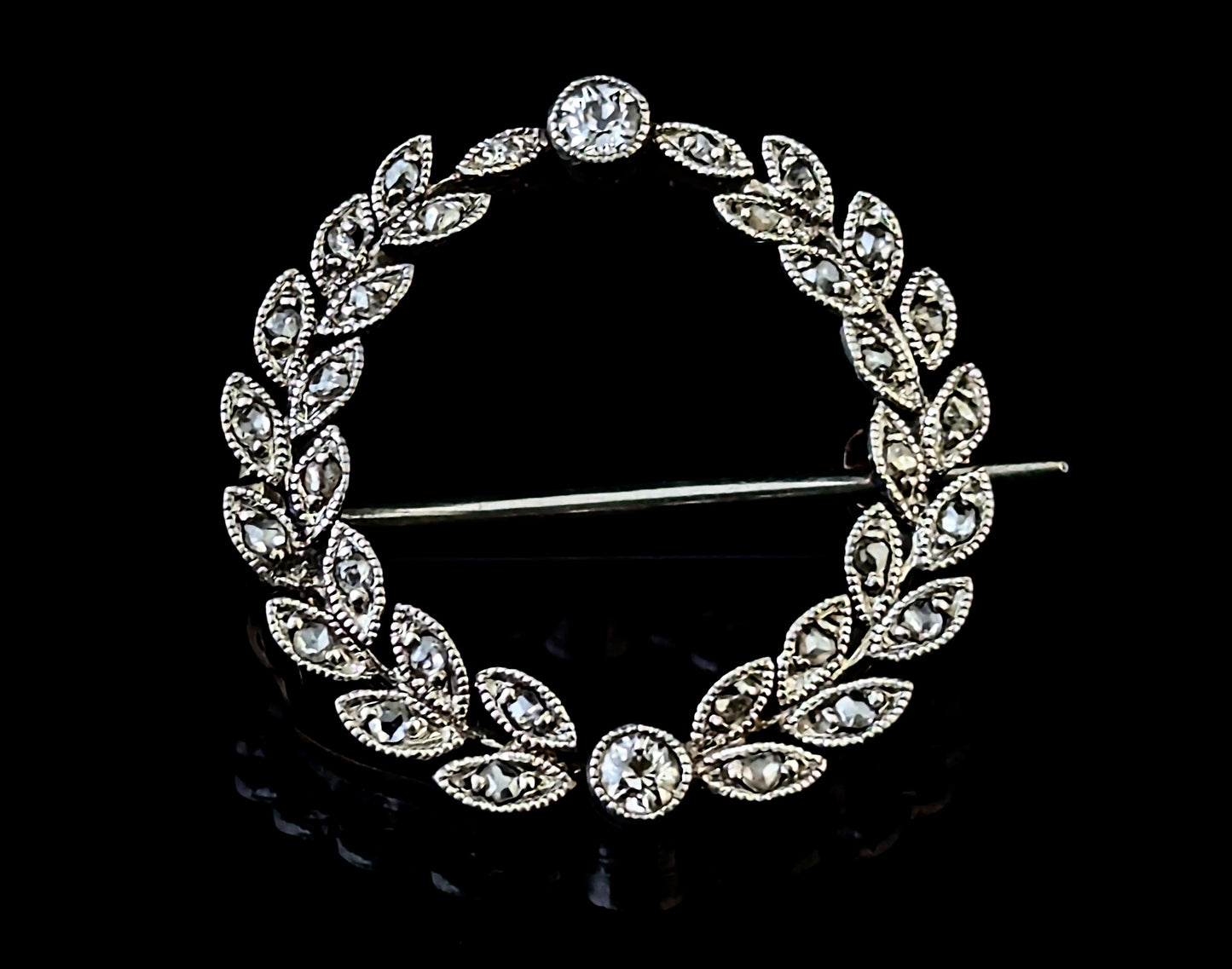 Antique diamond wreath brooch, 9ct gold and platinum