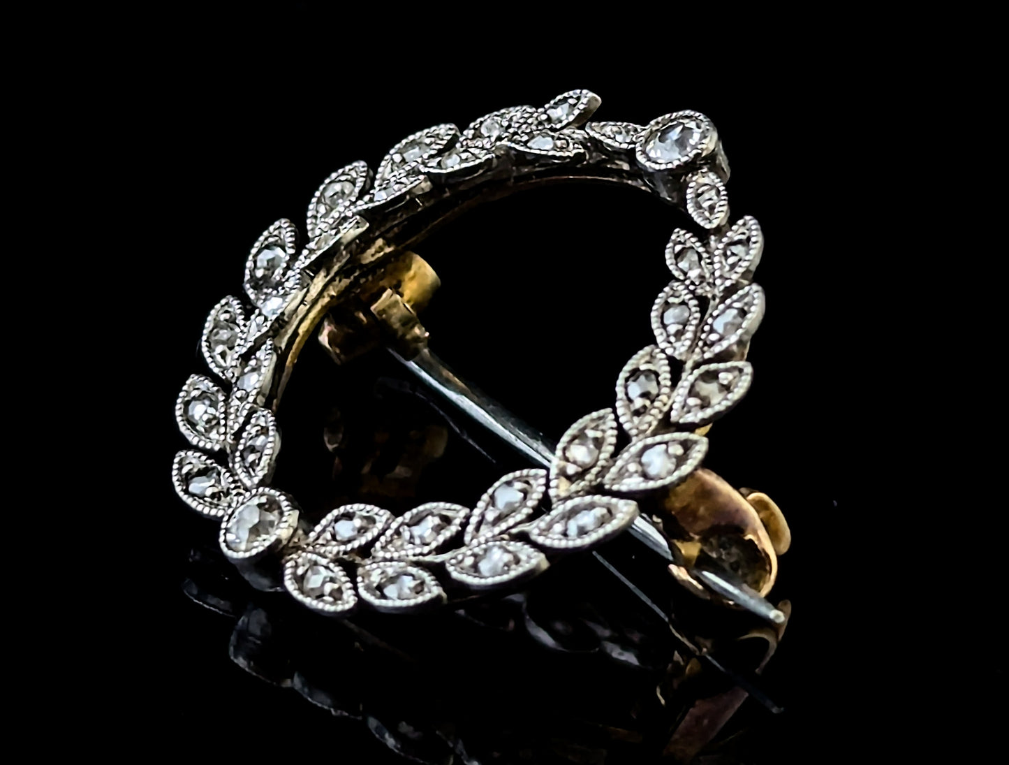 Antique diamond wreath brooch, 9ct gold and platinum