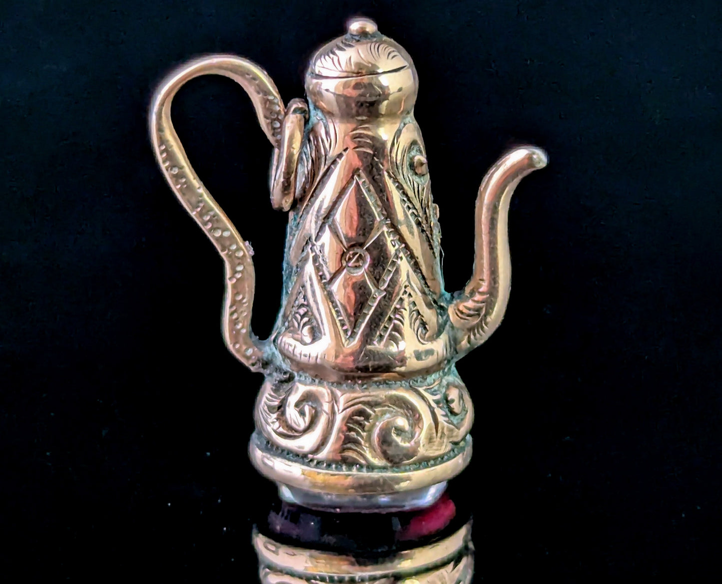 Antique 9ct gold coffee pot charm, pendant, Foiled paste