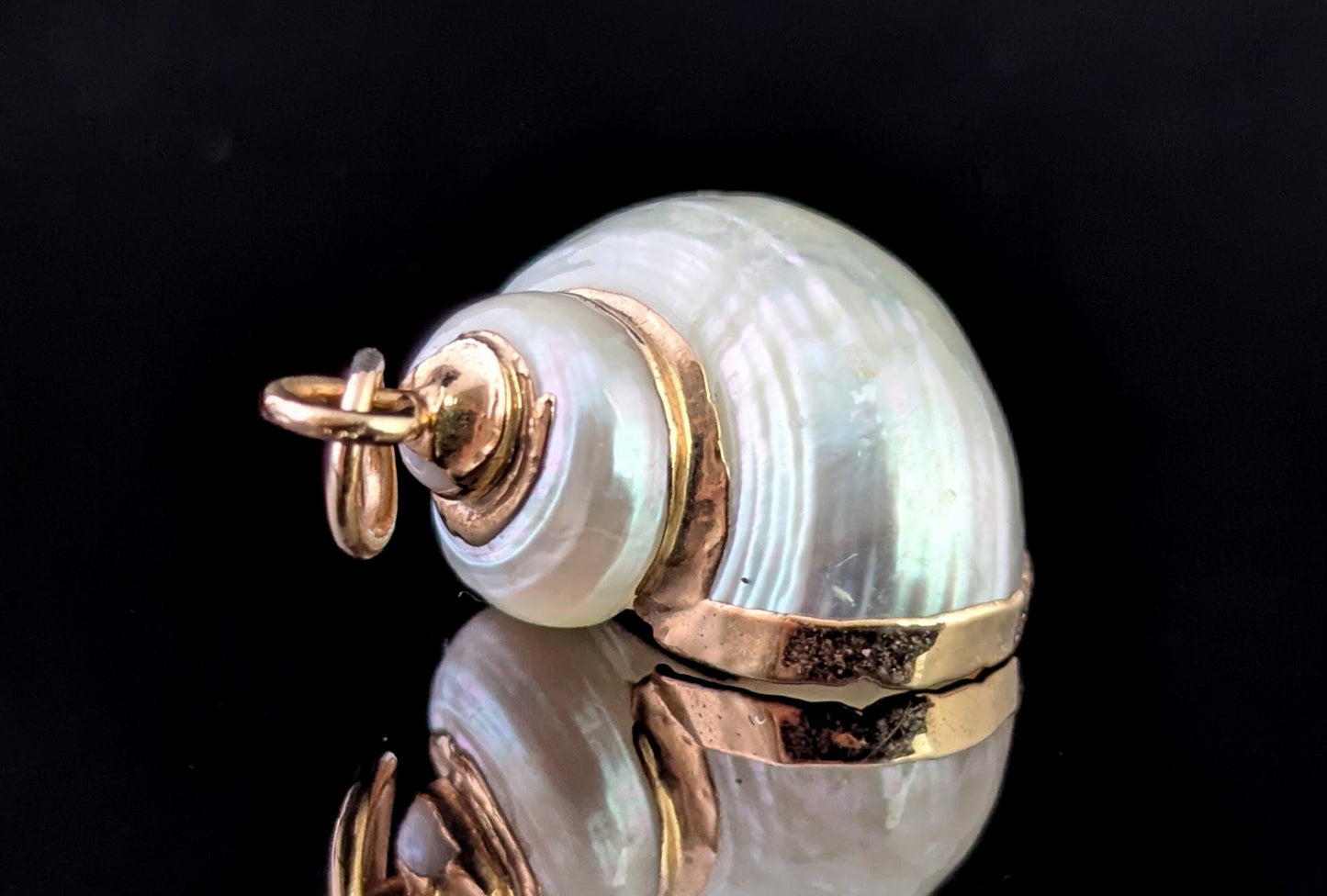 Vintage Nautilus shell pendant, 9ct gold