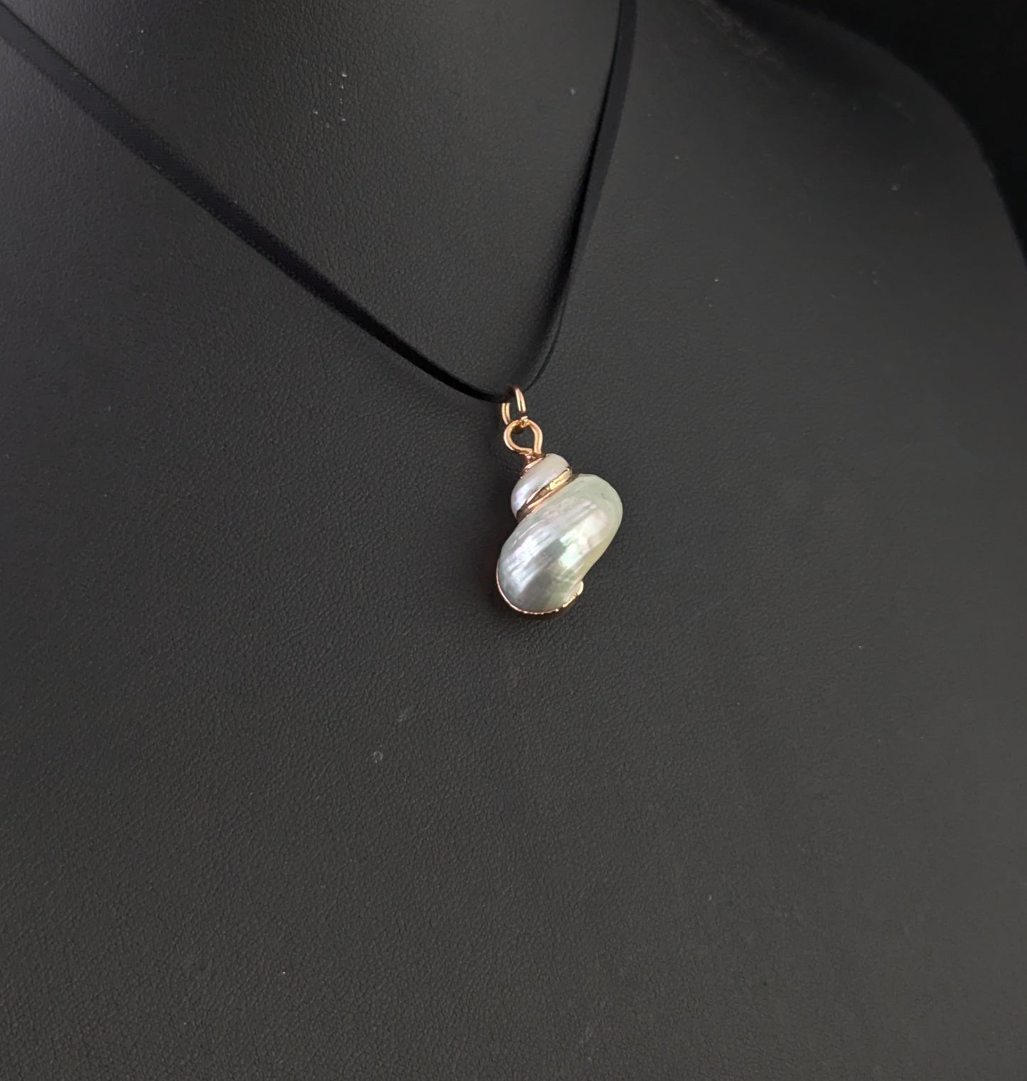 Vintage Nautilus shell pendant, 9ct gold