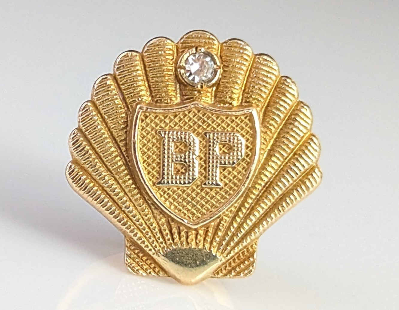 Vintage BP Shell 9ct gold and Diamond stud brooch, lapel pin