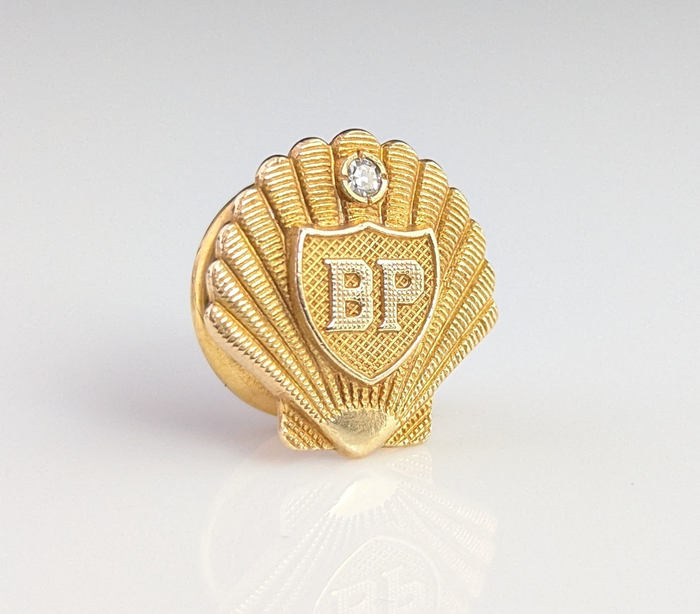 Vintage BP Shell 9ct gold and Diamond stud brooch, lapel pin