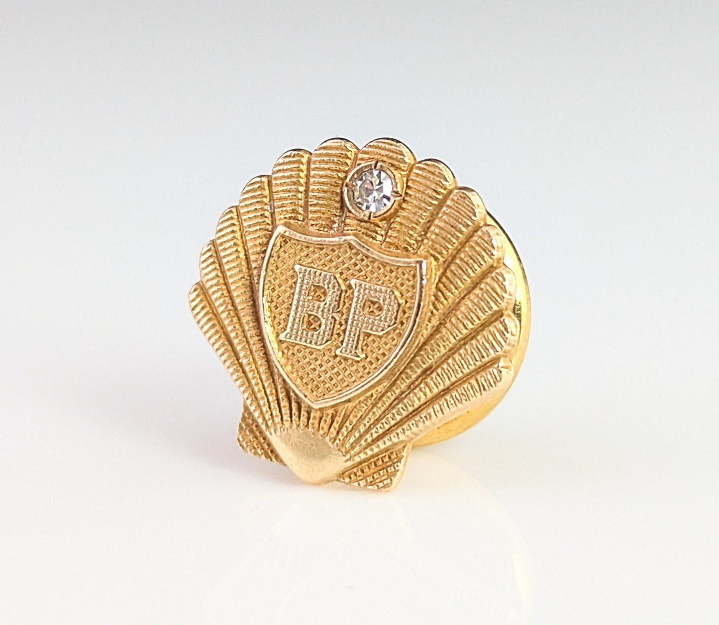 Vintage BP Shell 9ct gold and Diamond stud brooch, lapel pin