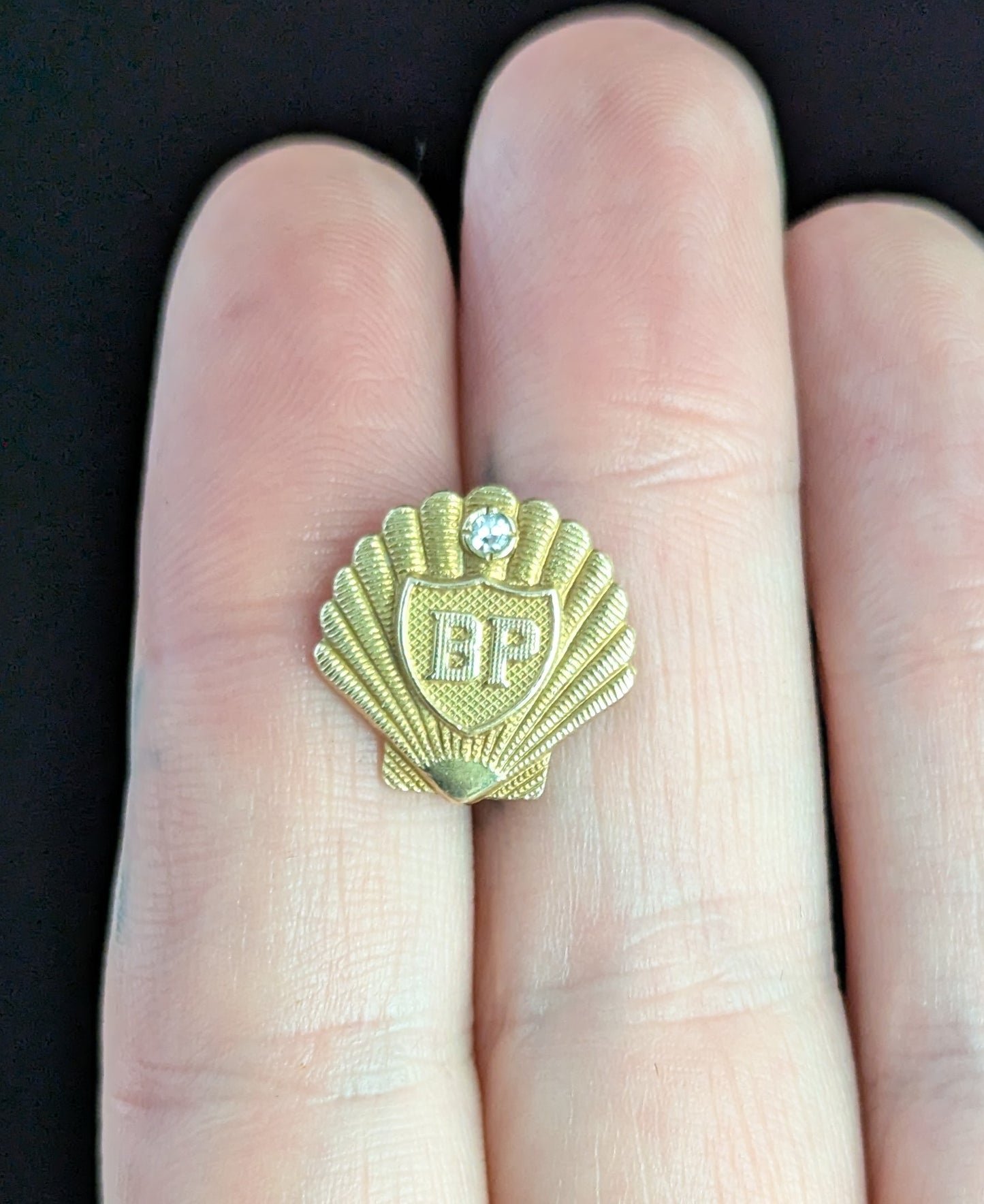 Vintage BP Shell 9ct gold and Diamond stud brooch, lapel pin