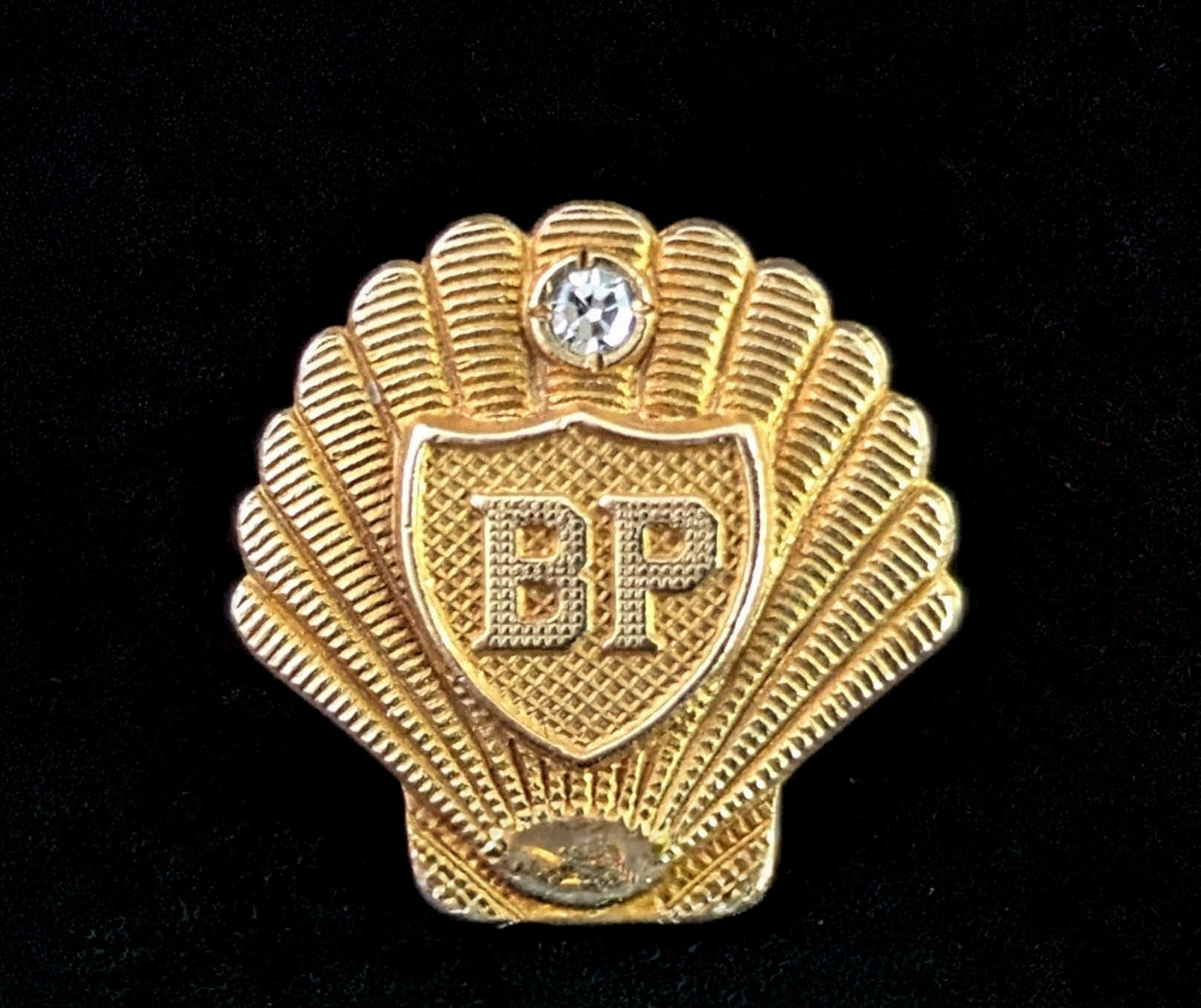 Vintage BP Shell 9ct gold and Diamond stud brooch, lapel pin