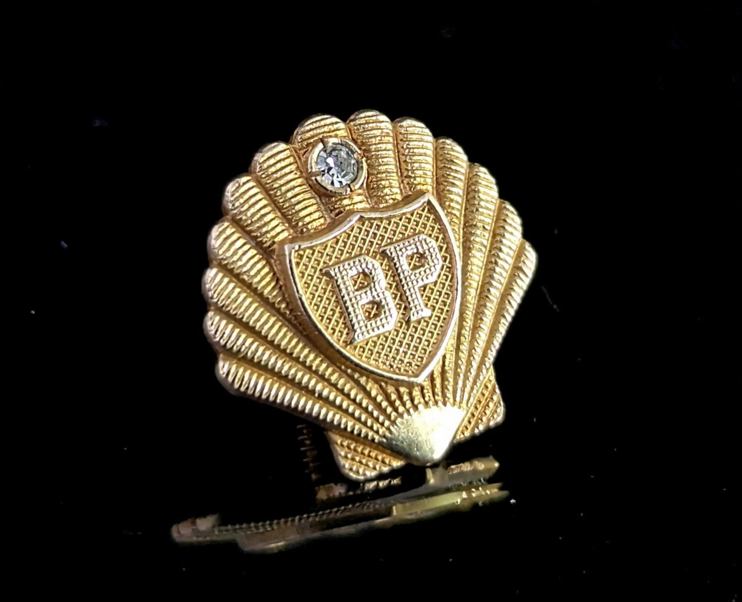 Vintage BP Shell 9ct gold and Diamond stud brooch, lapel pin