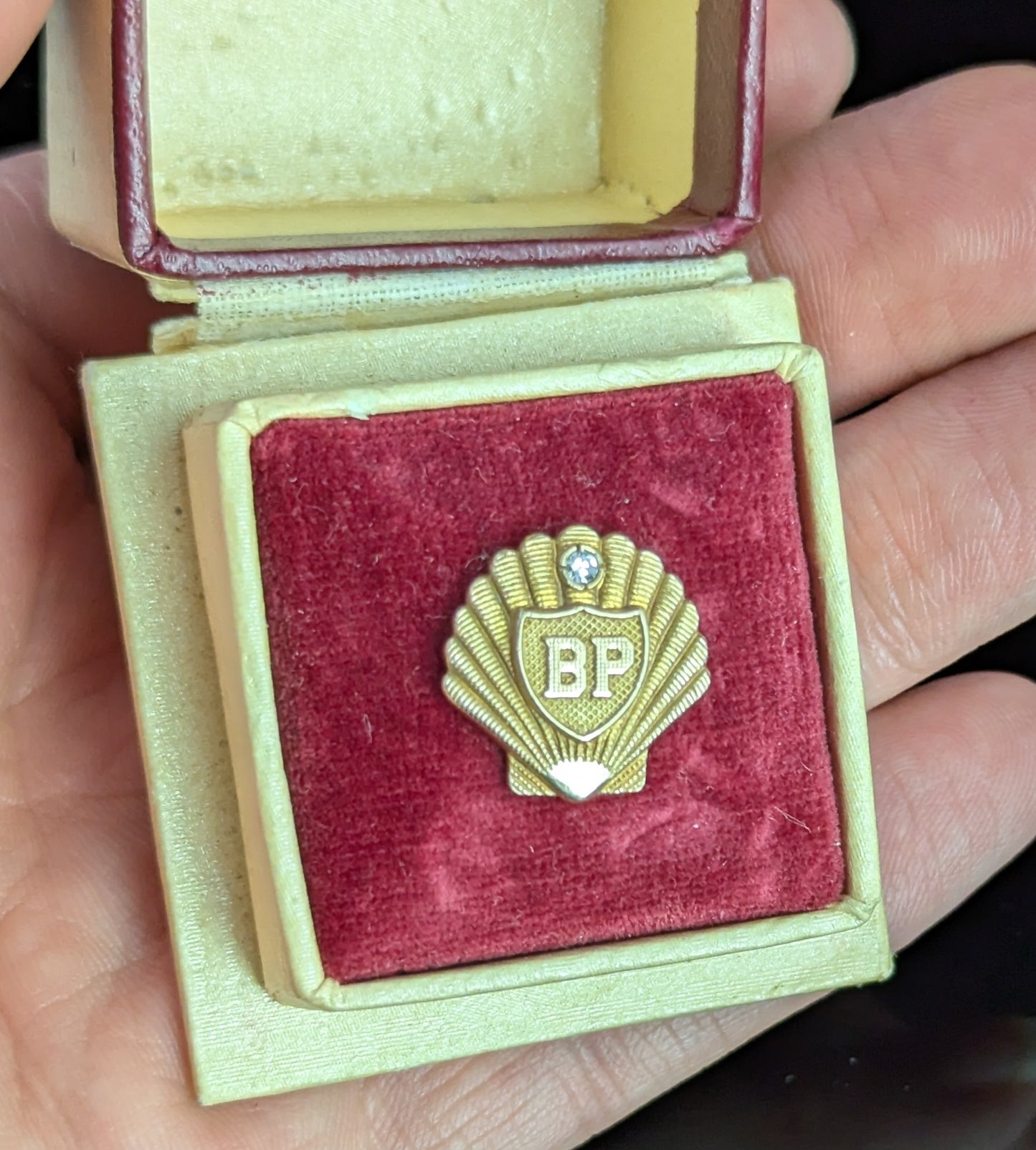 Vintage BP Shell 9ct gold and Diamond stud brooch, lapel pin