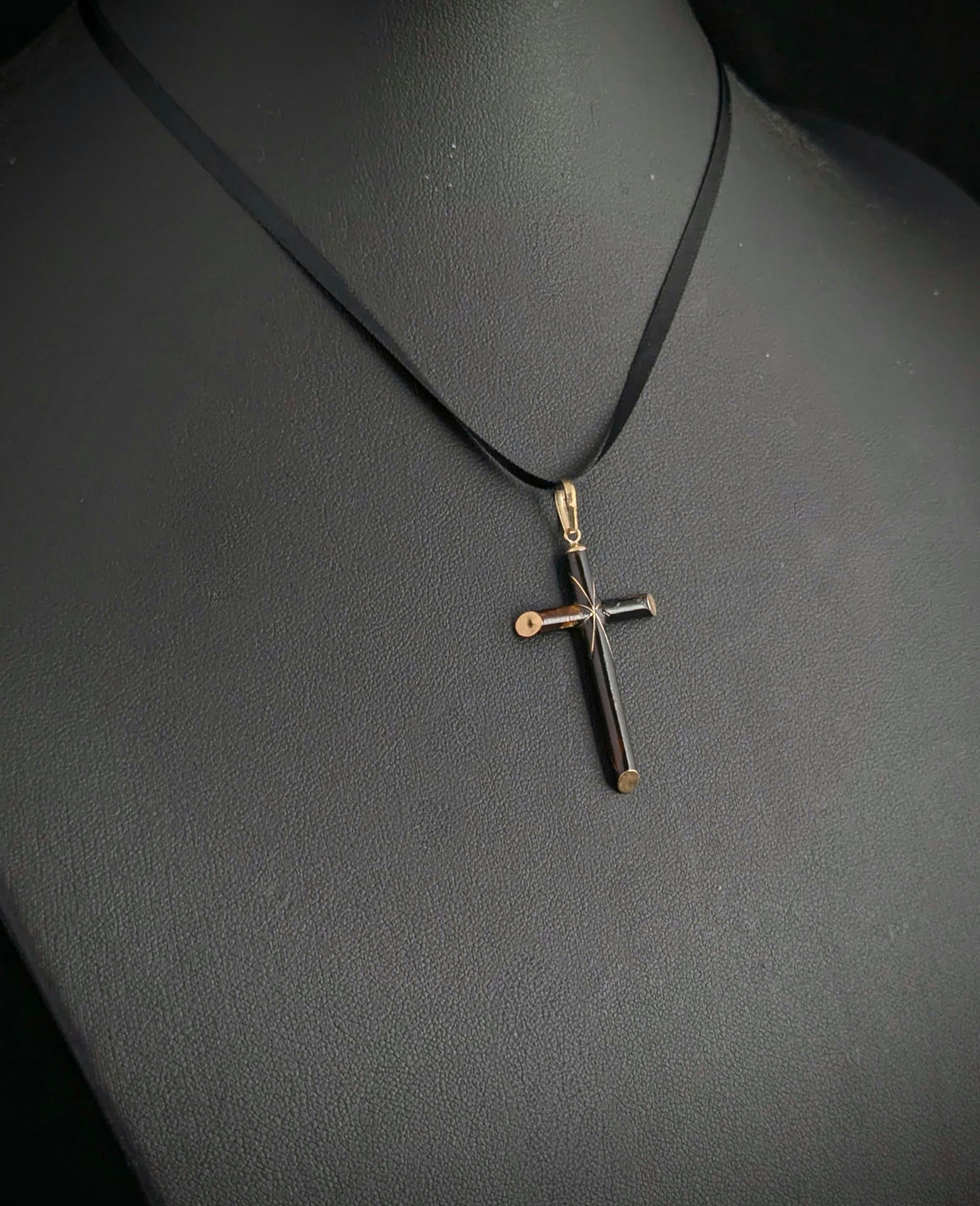 Vintage 9ct gold and Black enamel cross pendant, North Star, Religious jewellery