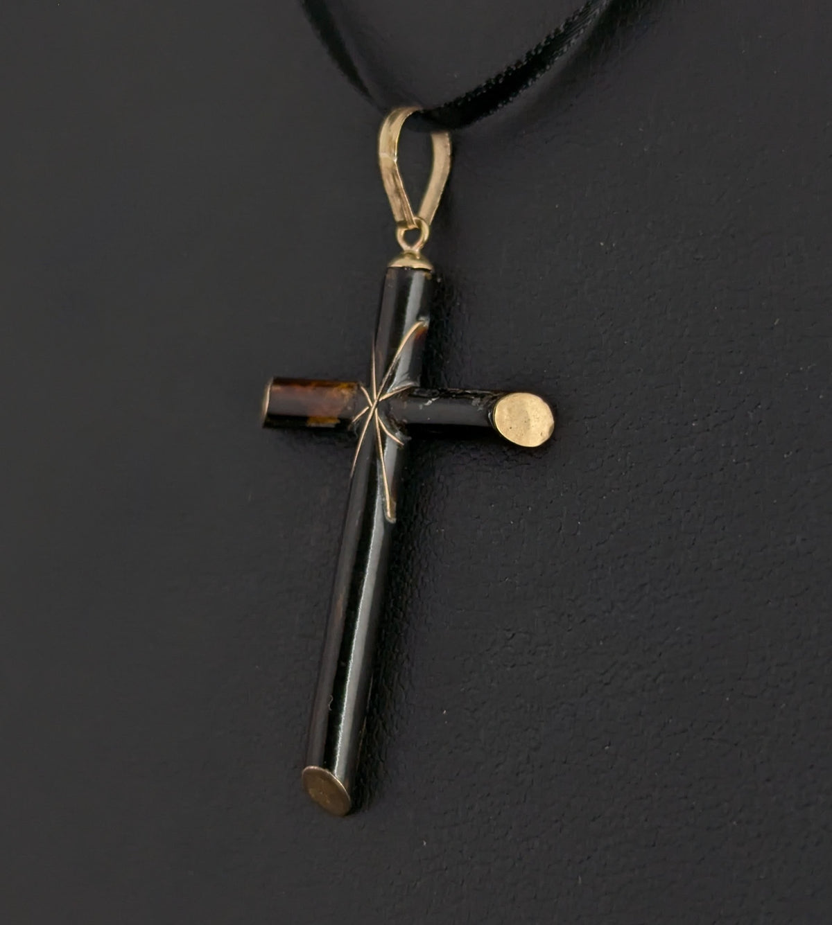 Vintage 9ct gold and Black enamel cross pendant, North Star, Religious jewellery
