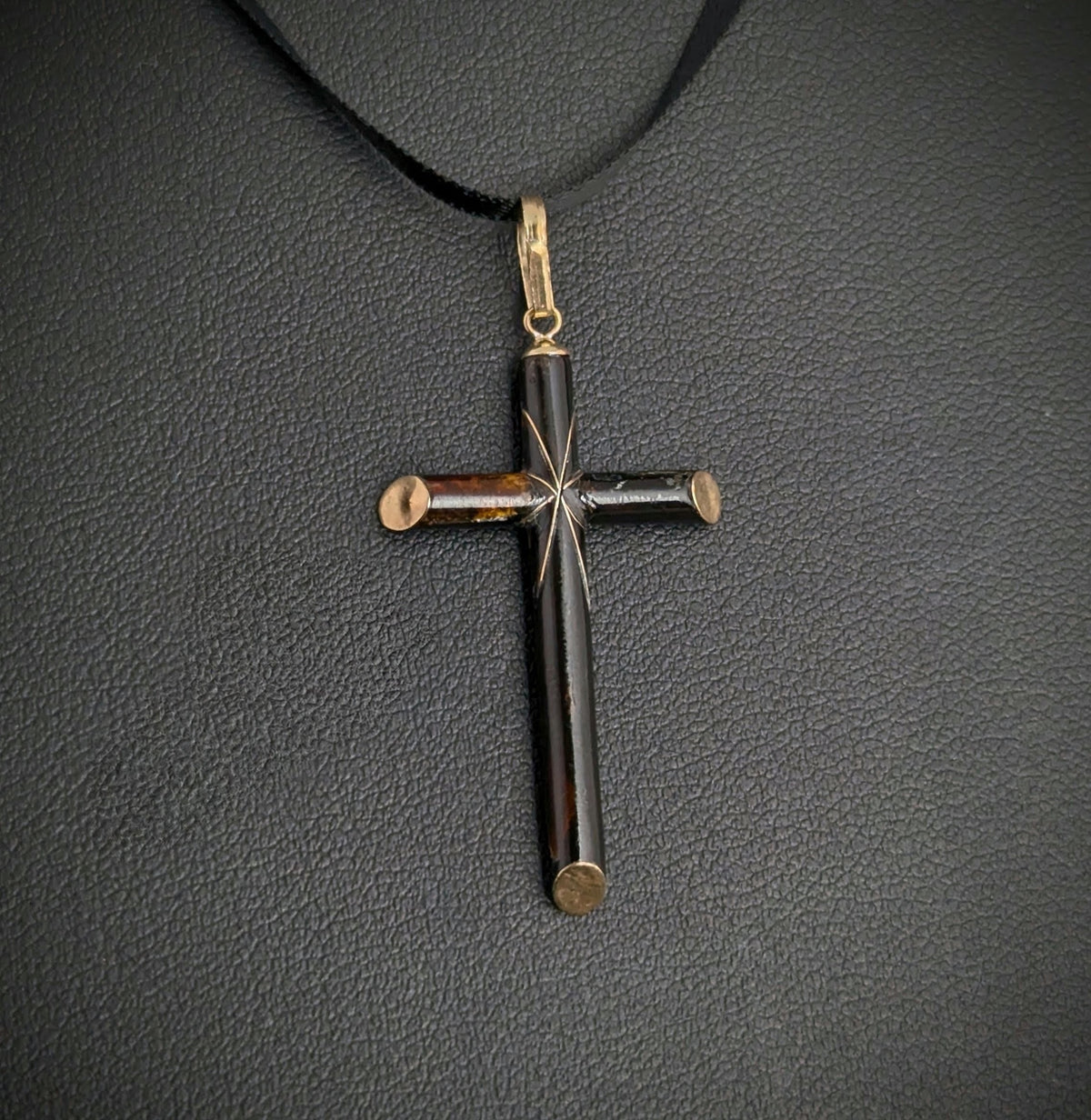 Vintage 9ct gold and Black enamel cross pendant, North Star, Religious jewellery