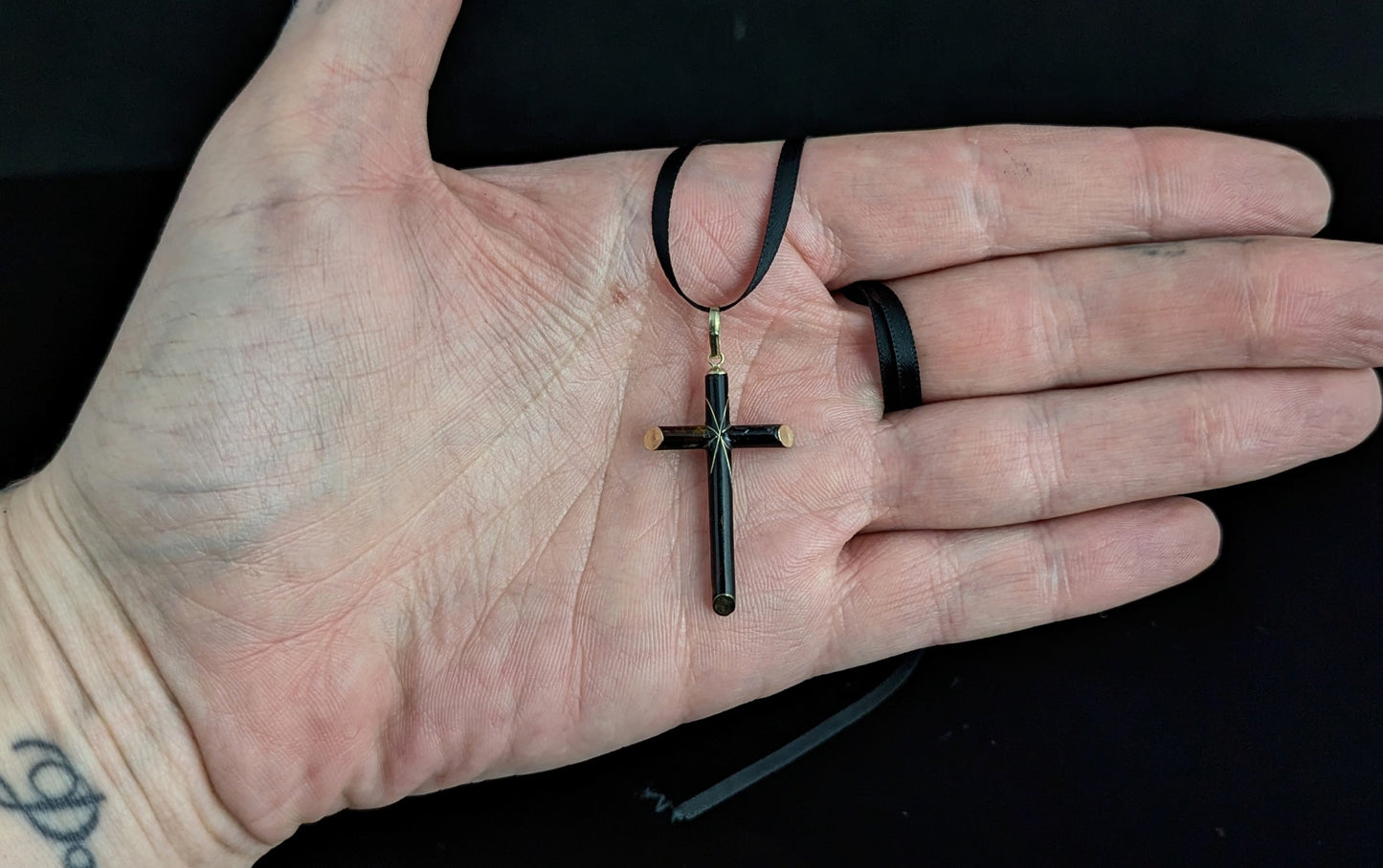 Vintage 9ct gold and Black enamel cross pendant, North Star, Religious jewellery
