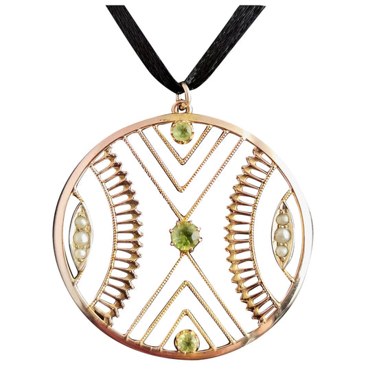 Antique Art Nouveau Peridot and seed pearl pendant, 9ct gold