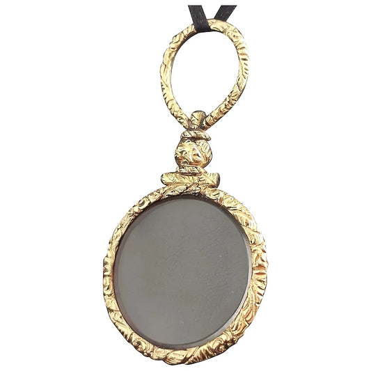 Antique Georgian gold quizzing glass, pendant, 9ct gold