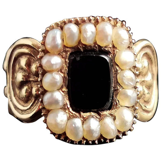Antique Regency mourning ring, 18ct gold, Onyx and pearl