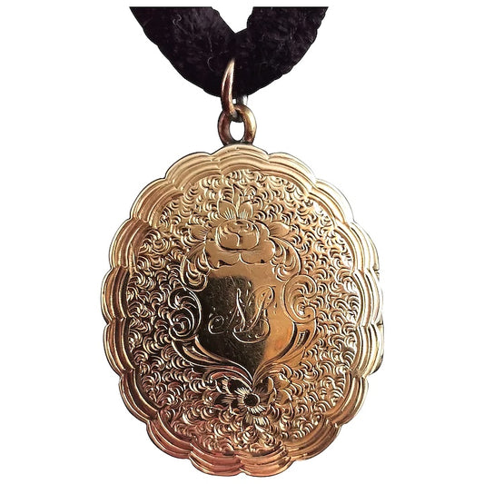 Victorian 9ct gold locket pendant, velvet choker necklace, 9ct gold front and back