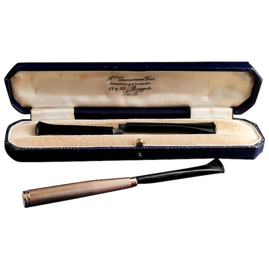 Vintage Art Deco 9ct gold cigarette holder, boxed