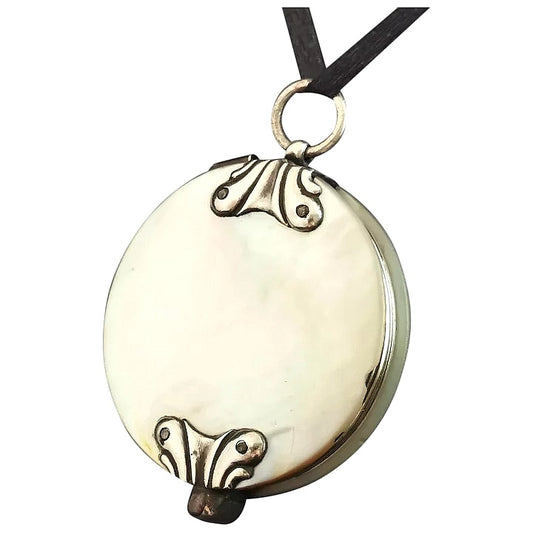 Antique Georgian quizzing glass, Pendant, Mother of Pearl and silver