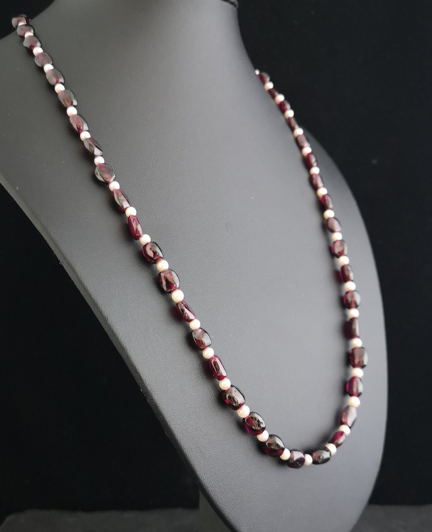 Vintage garnet and cultured pearl necklace, 9ct gold clasp