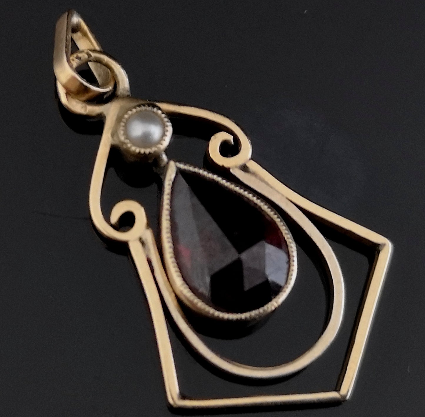 Antique Art Nouveau garnet and seed pearl pendant, 9ct
