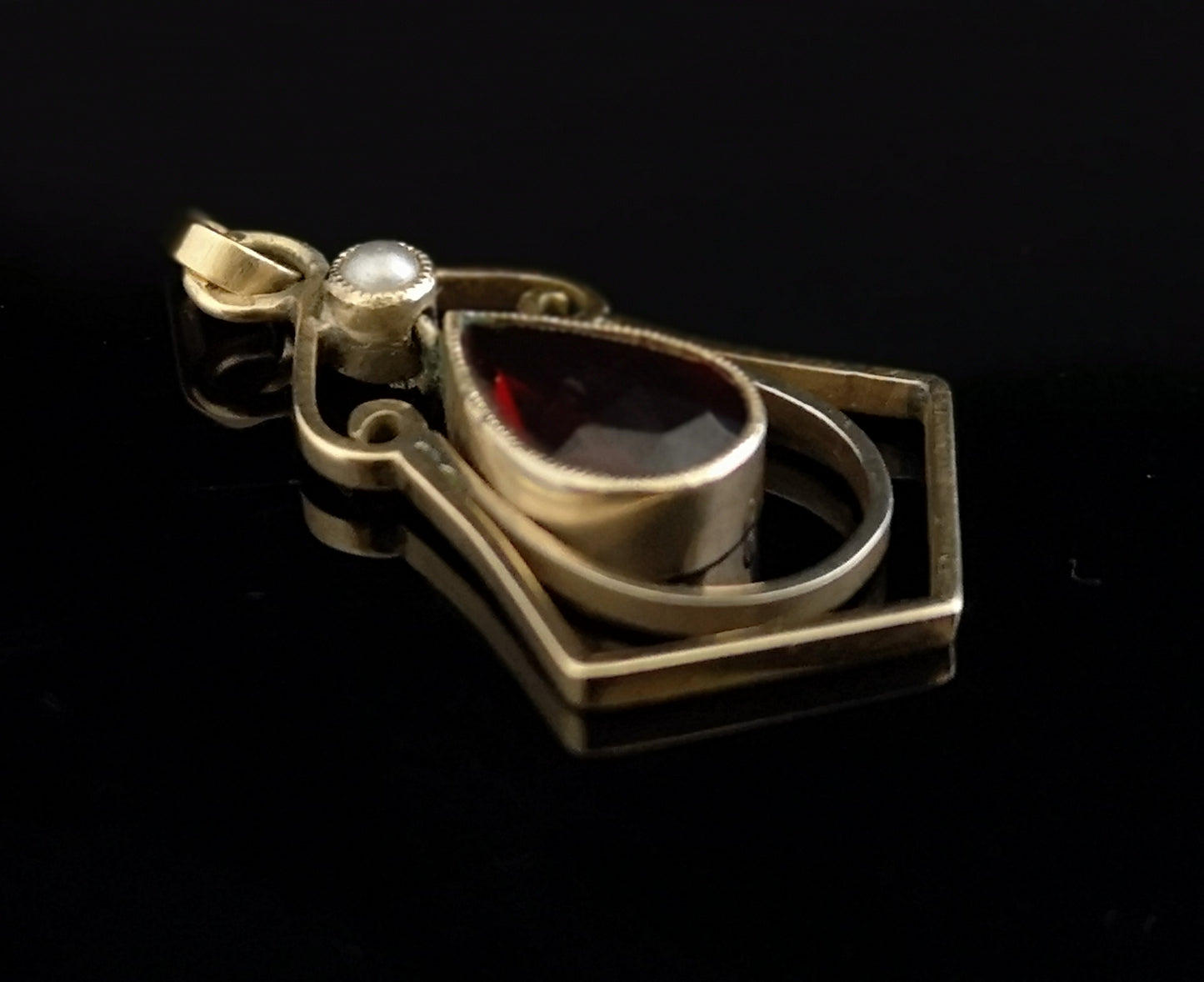 Antique Art Nouveau garnet and seed pearl pendant, 9ct