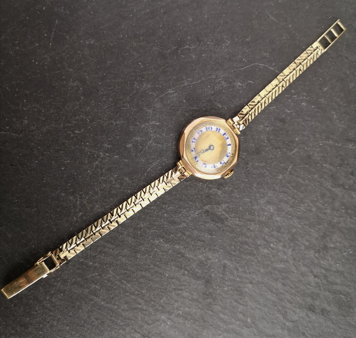 Vintage Art Deco ladies 9ct gold wrist watch
