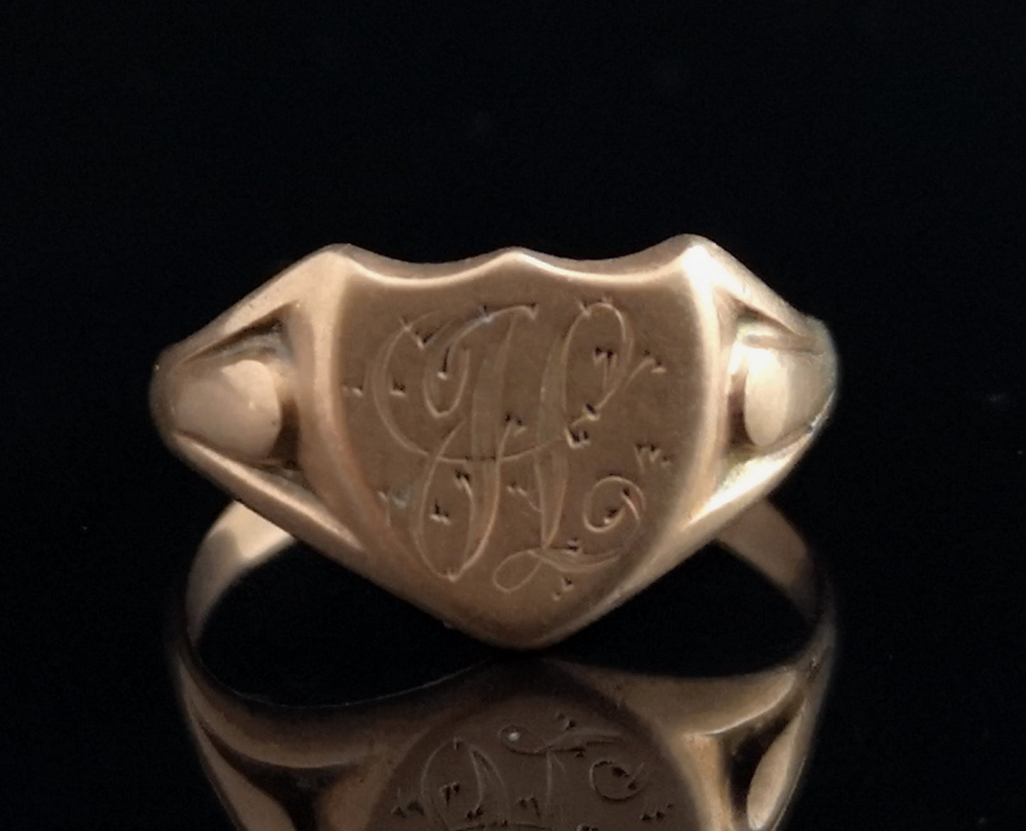 Antique 9ct Rose gold shield signet ring