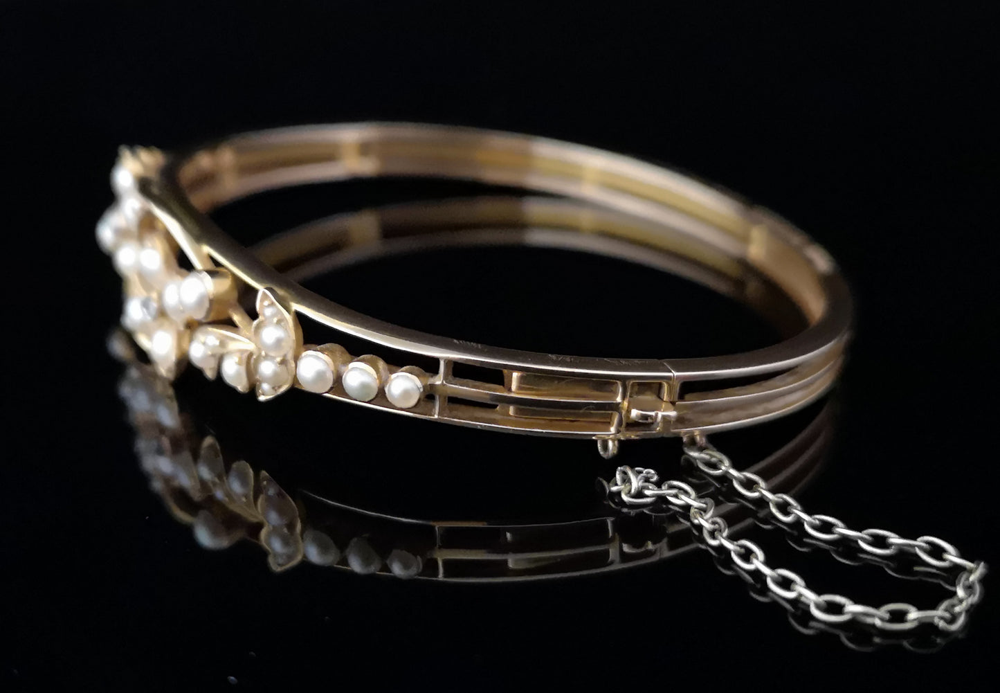 Victorian 18ct gold bangle, Diamond and pearl