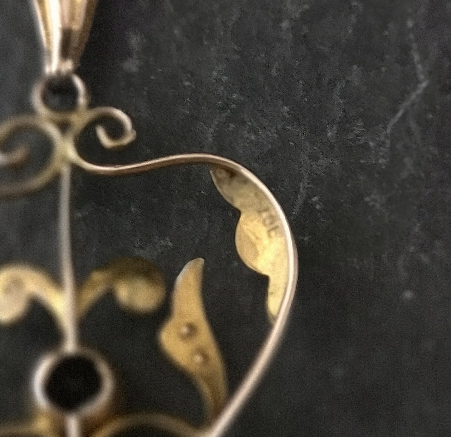Antique Art Nouveau lavalier pendant, Amethyst, 9ct gold