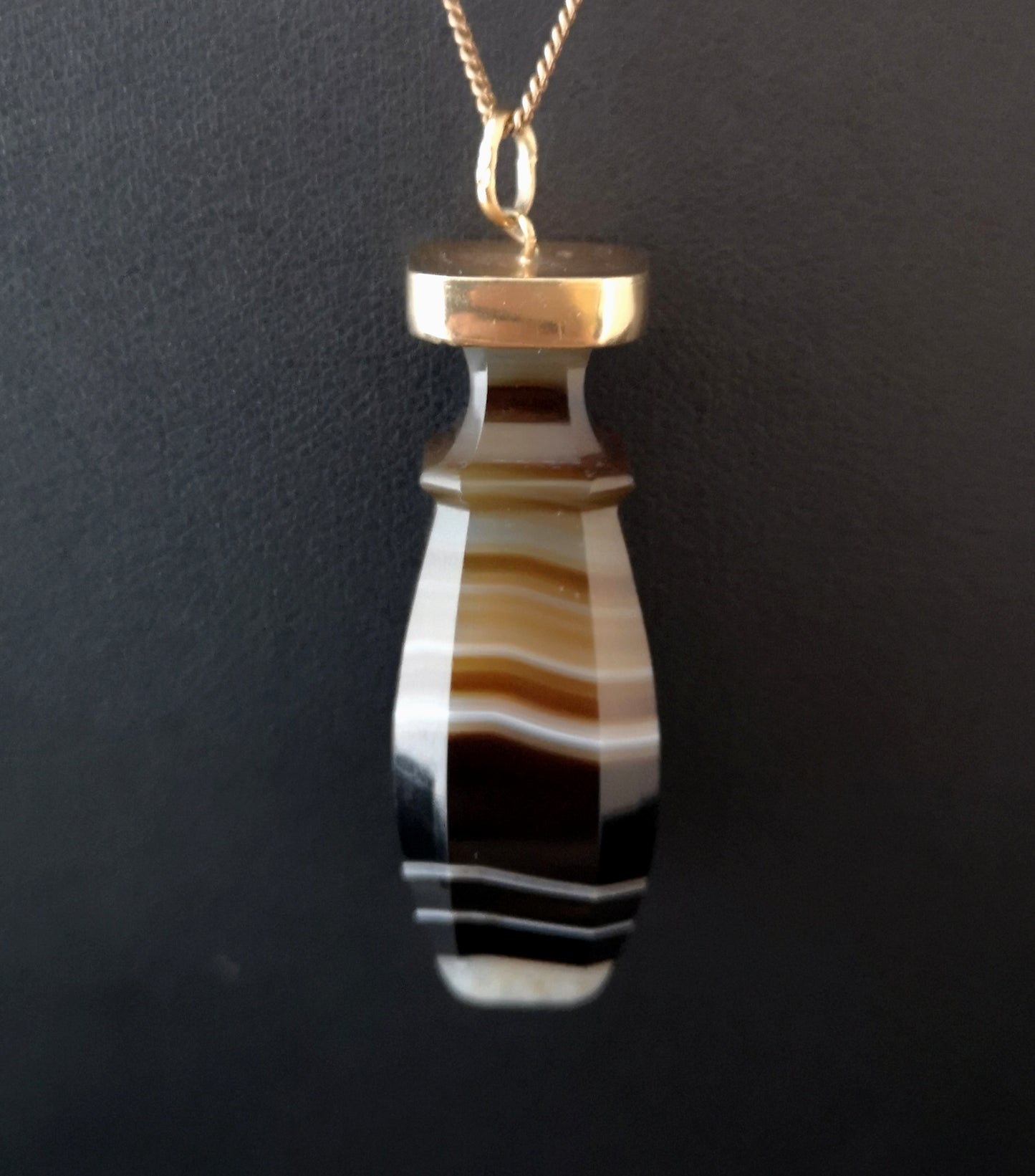Antique Victorian banded agate seal pendant, 9ct gold necklace